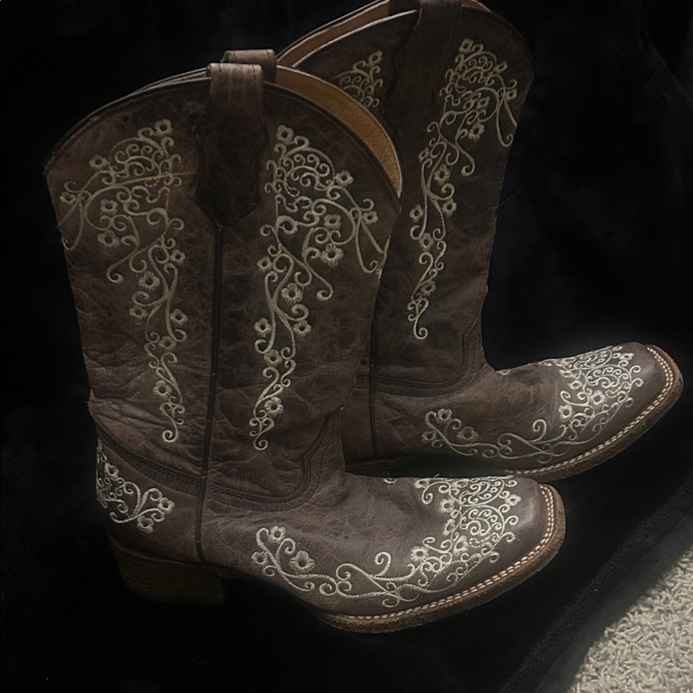 Embroidered Brown Western Boots